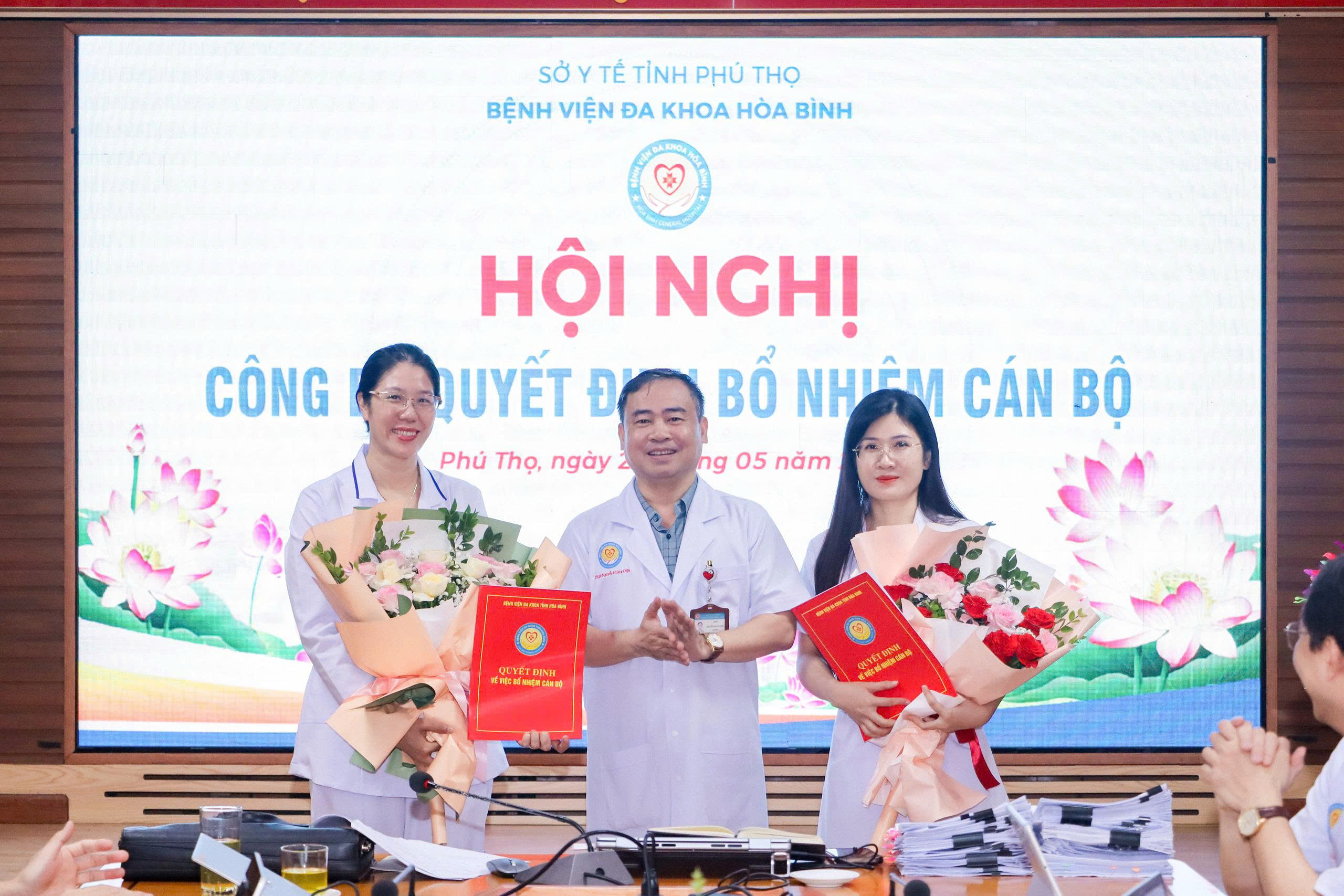  Bệnh viện Đa khoa Hòa Bình công bố quyết định bổ nhiệm cán bộ khoa Kiểm soát nhiễm khuẩn