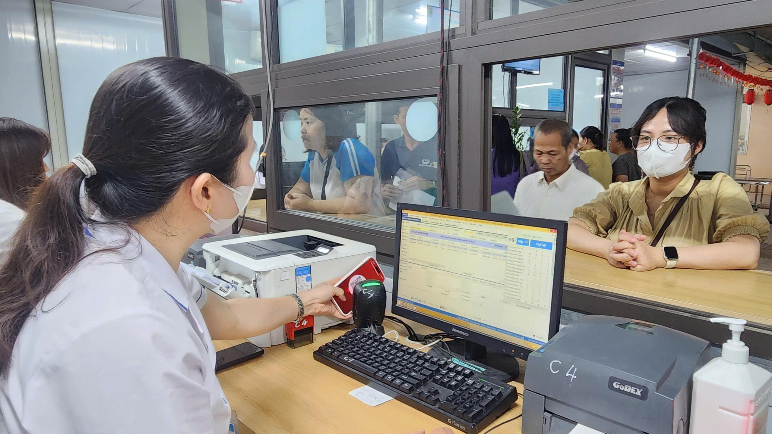  Từ ngày 01/7/2026, khám ngoại trú trái tuyến tại Bệnh viện Đa khoa Hòa Bình được quỹ BHYT thanh toán 50% mức hưởng