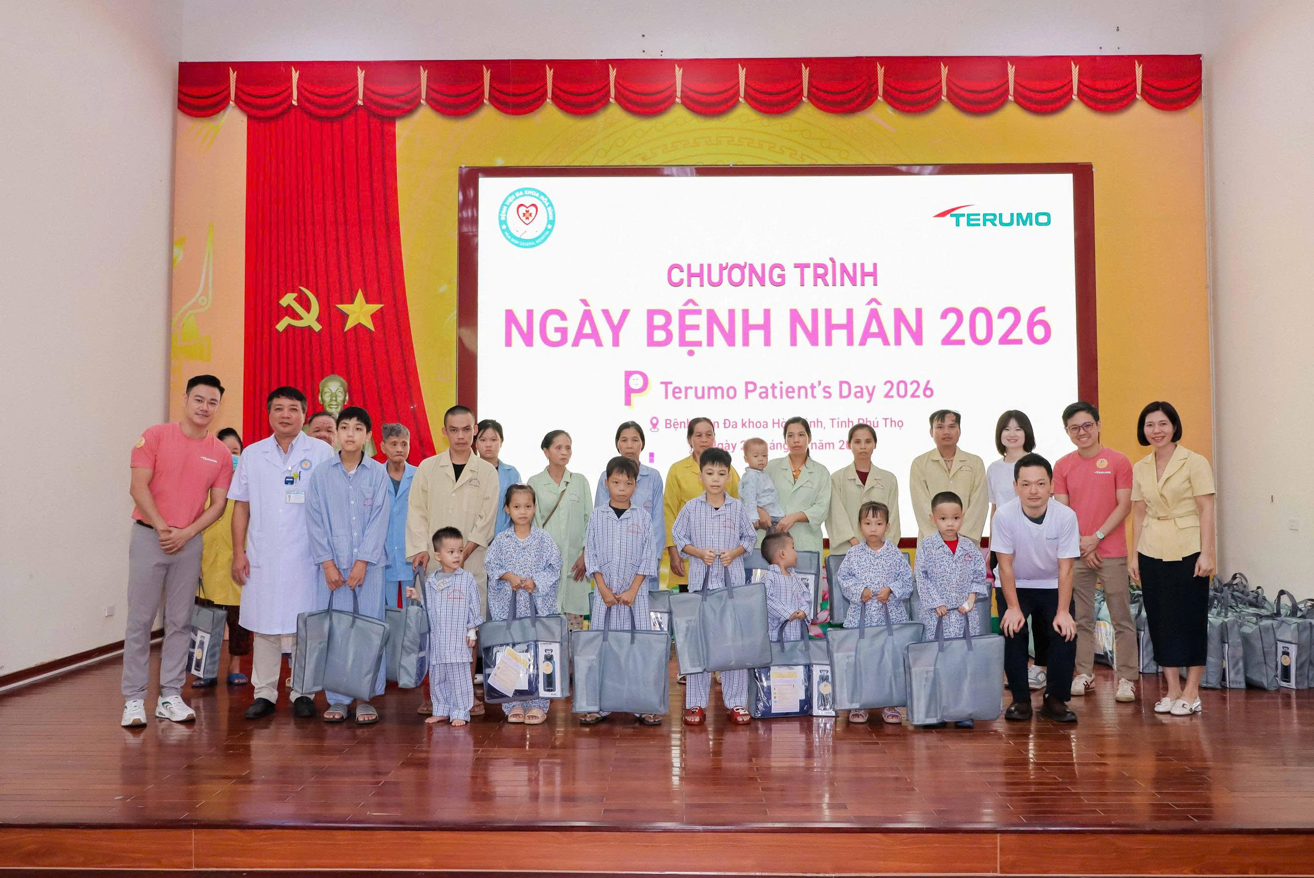  Chung tay vì người bệnh khó khăn, Terumo Việt Nam đồng hành cùng Bệnh viện Đa khoa Hòa Bình