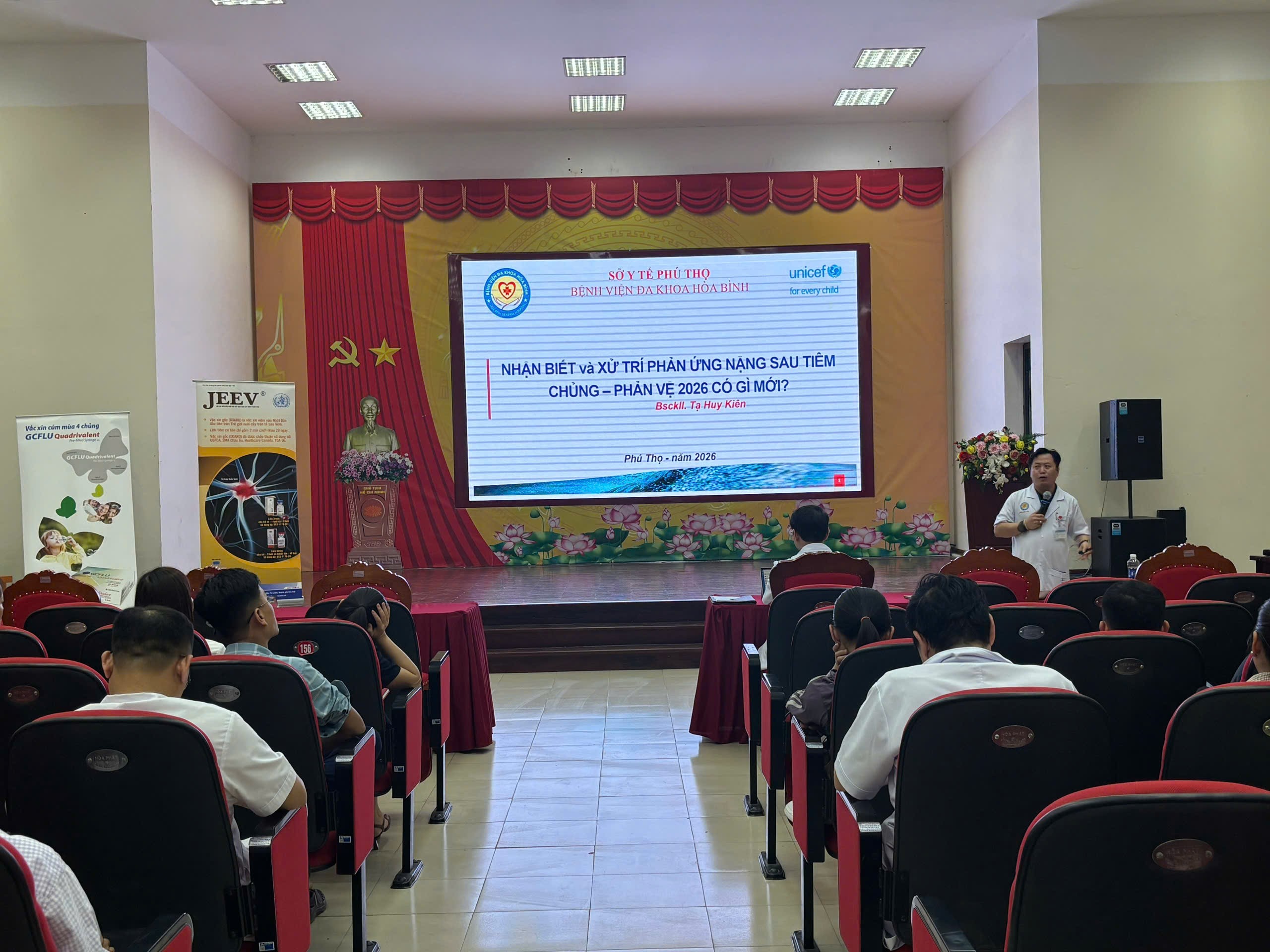  Hội thảo khoa học chủ đề “An toàn trong thực hành tiêm chủng Vắc xin”