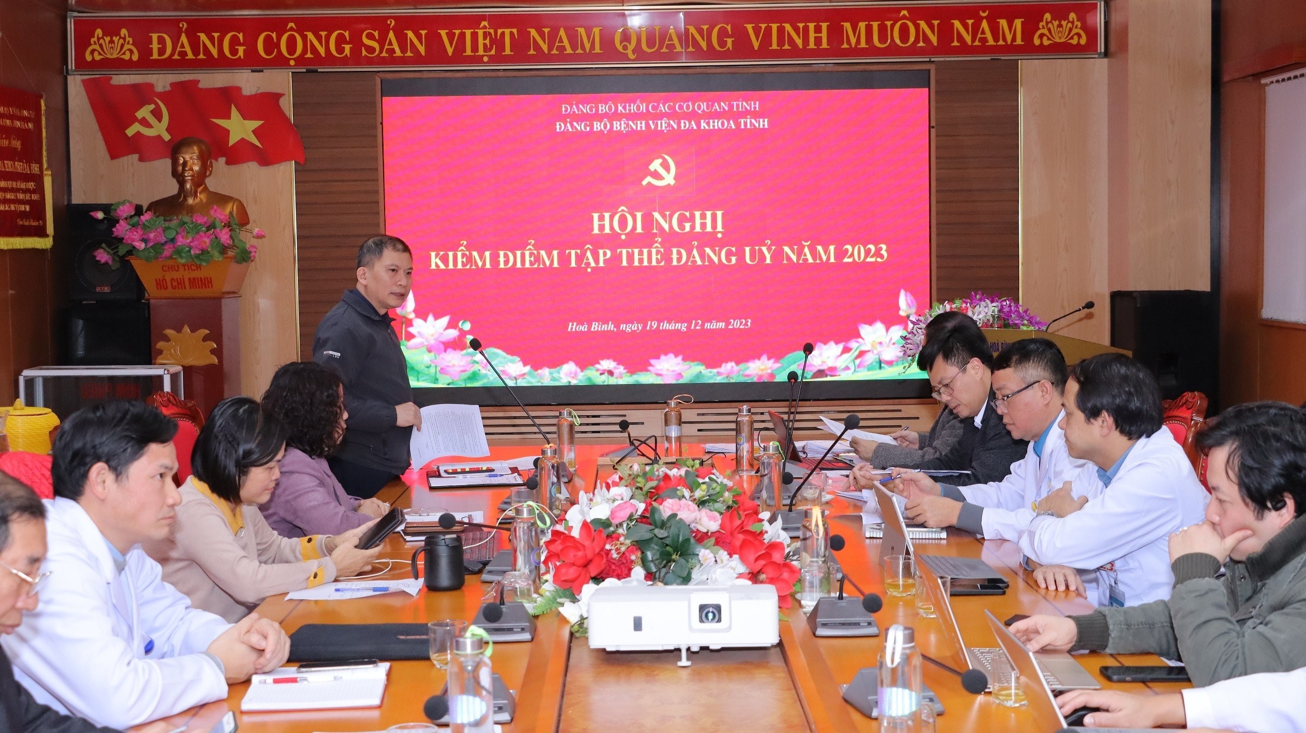  Hội nghị kiểm điểm tập thể Đảng uỷ Bệnh viện Đa khoa tỉnh Hoà Bình năm 2023