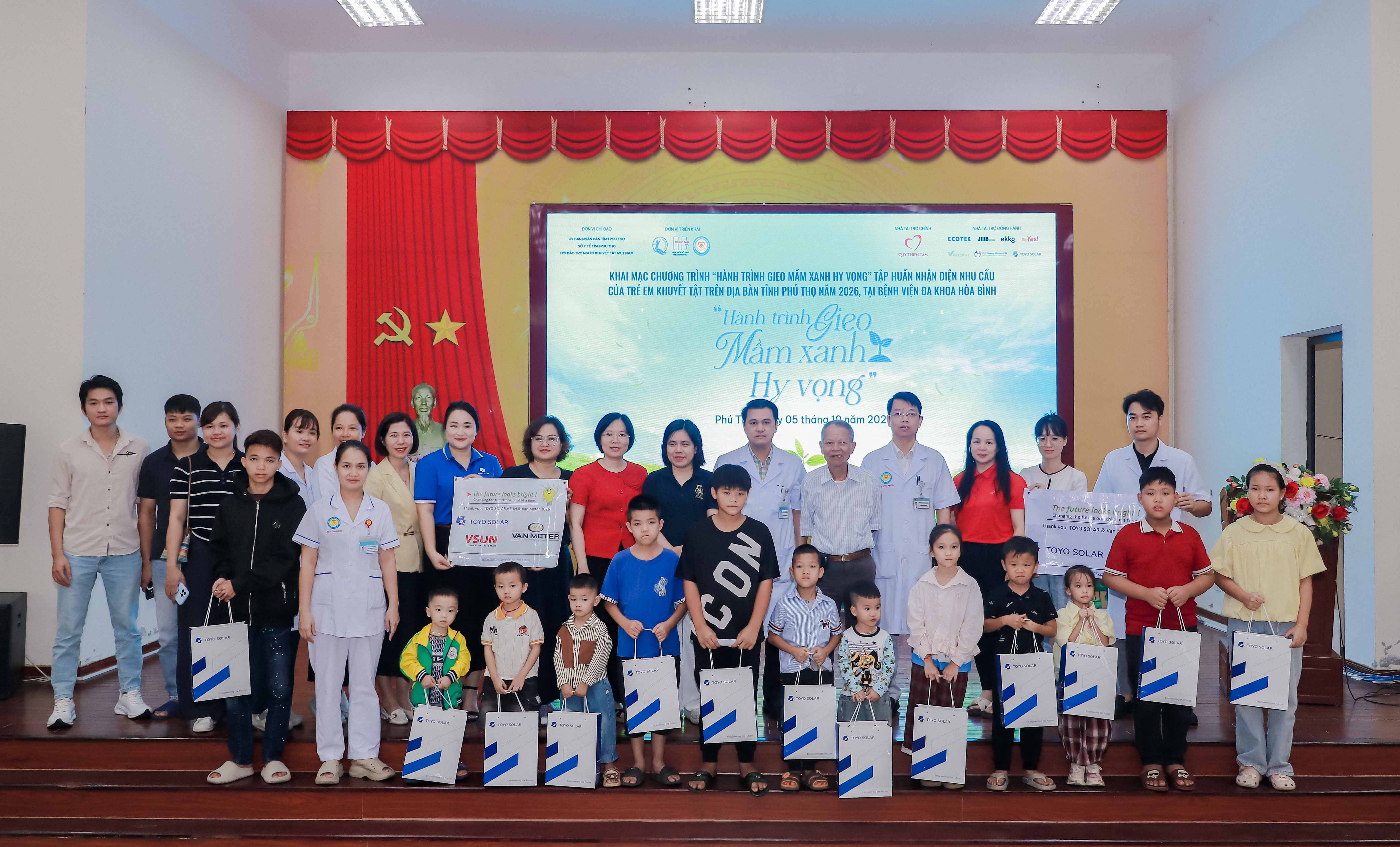  Khai mạc Chương trình Phẫu thuật cho trẻ em khuyết tật có hoàn cảnh khó khăn tại Bệnh viện Đa khoa Hòa Bình