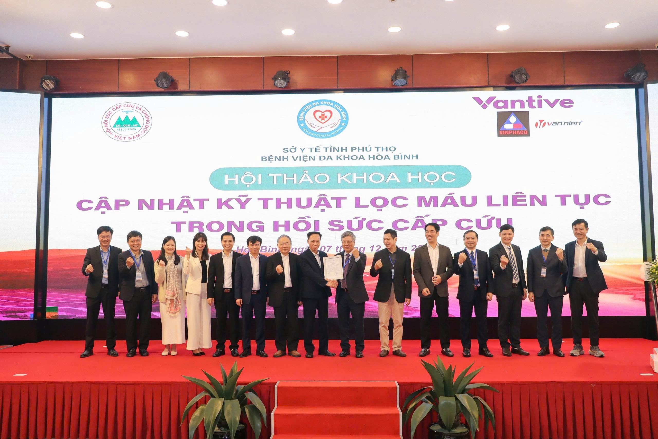  Hội thảo khoa học Cập nhật kỹ thuật lọc máu liên tục và cấp cứu phản vệ trong Hồi sức cấp cứu và ra mắt Chi Hội Hồi sức Cấp cứu và Chống độc tỉnh Phú Thọ